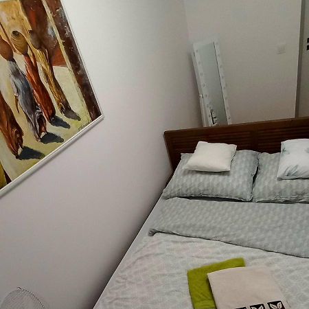 Nice Apartament With Small Tub ワルシャワ エクステリア 写真