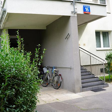 Nice Apartament With Small Tub ワルシャワ エクステリア 写真