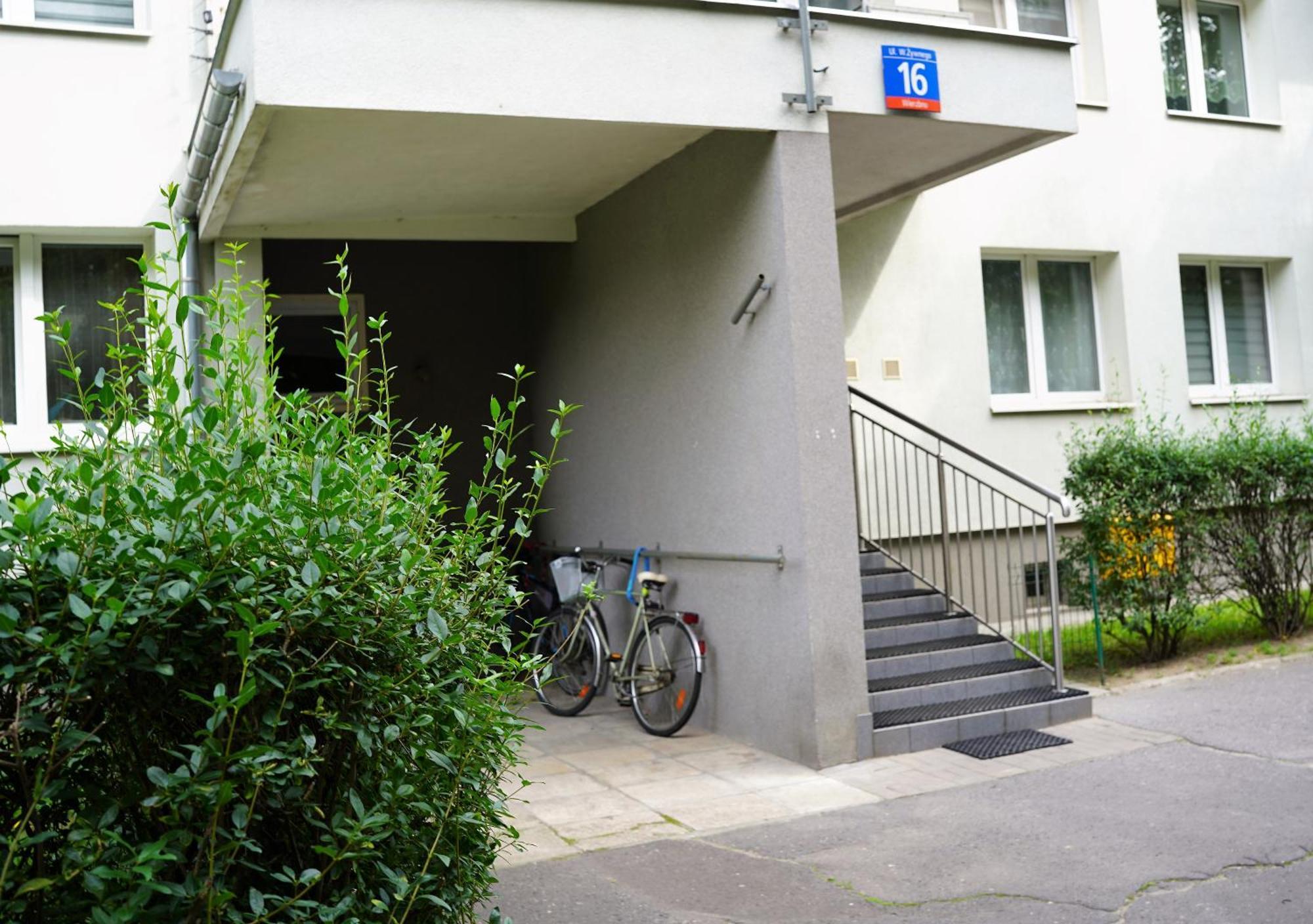 Nice Apartament With Small Tub ワルシャワ エクステリア 写真